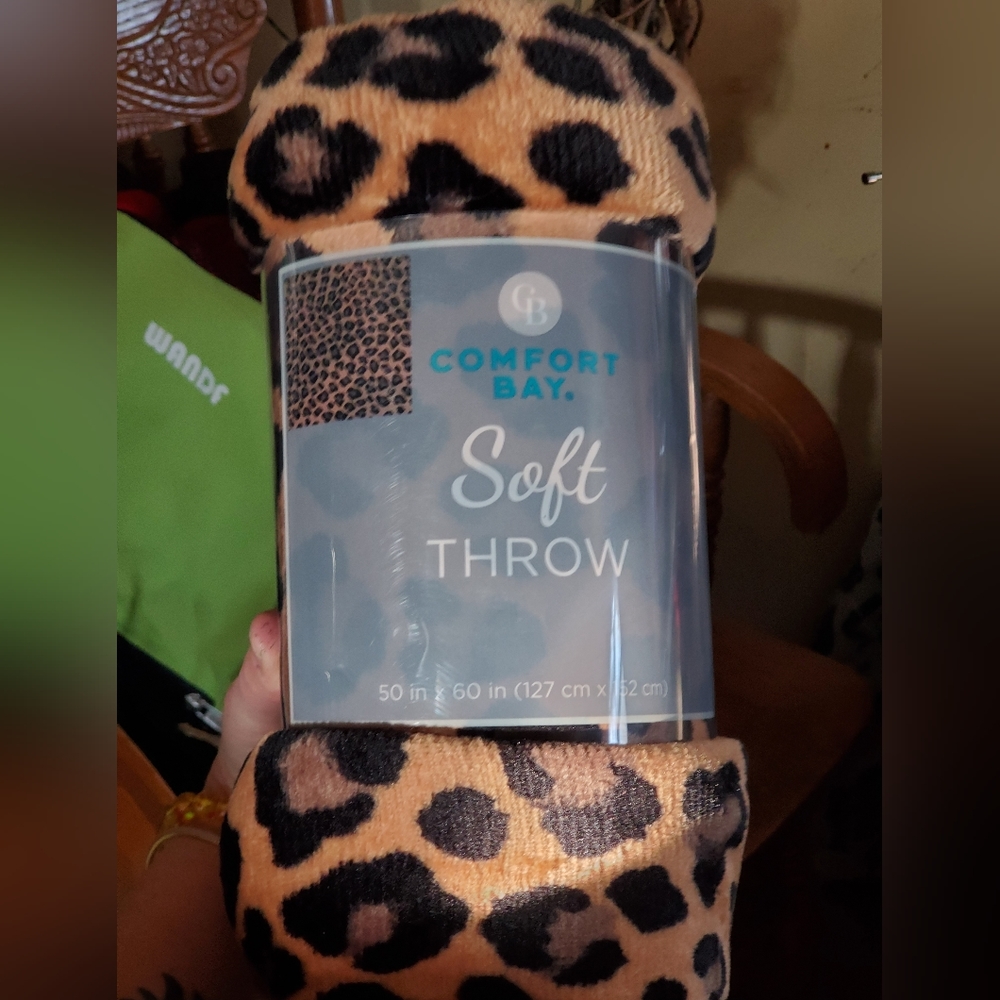 Comfort Bay 50inx60in animal print throw